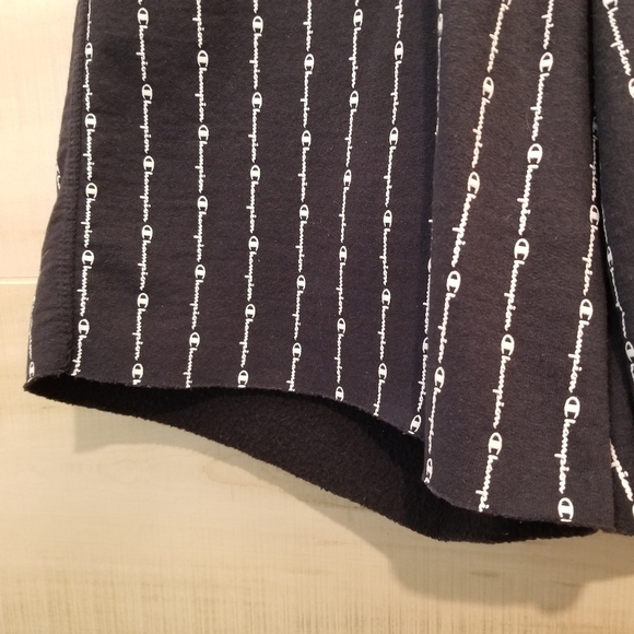 {L} Champion Logo Pin Stripe Spellout Dark Navy Blue Sweat Pant Style Shorts - Picture 5 of 10